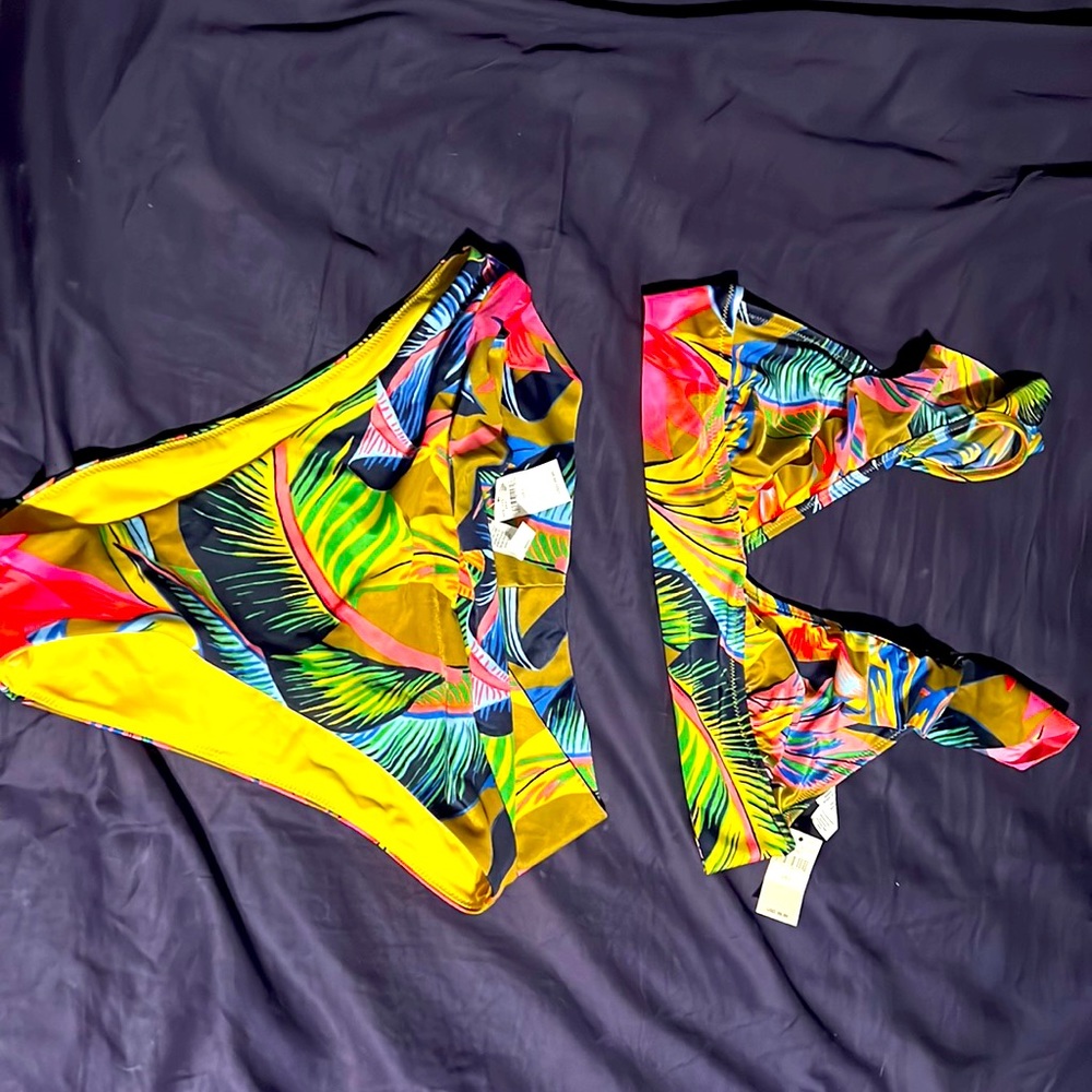 Women’s American Eagle/Aerie Bikini L Ruffle top with high waisted bottoms.